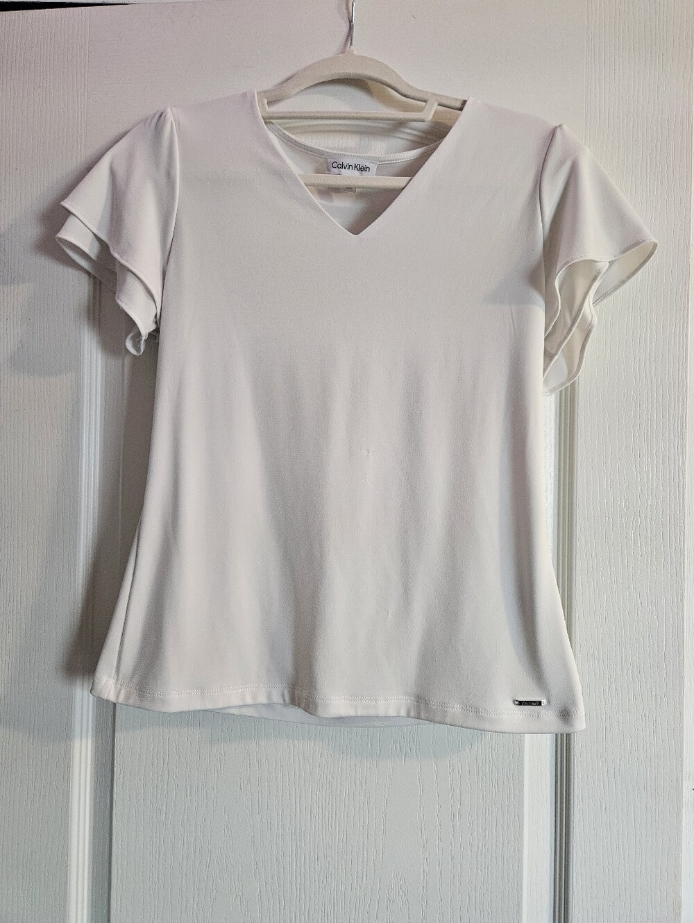 3 For $15🎊 Calvin Klein White V-Neck Flutter Sleeve Tee
